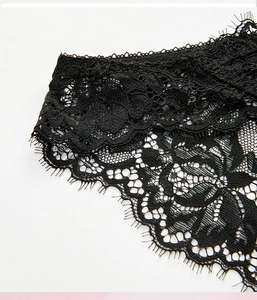 Detalle de ropa interior de encaje floral negro con bordes de encaje de pestañas