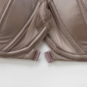 Reggiseno con chiusura frontale in raso marrone con dettagli in rete e cuciture