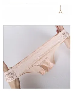 Detailweergave van de roze bloemen kanten slip met hoge elasticiteit en stretch