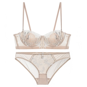 Ensemble de lingerie beige style français avec broderie florale et soutien-gorge à armatures
