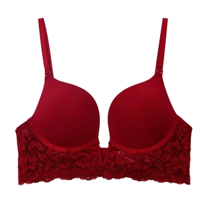 Soutien-gorge en dentelle rouge vin à décolleté plongeant et fines bretelles réglables