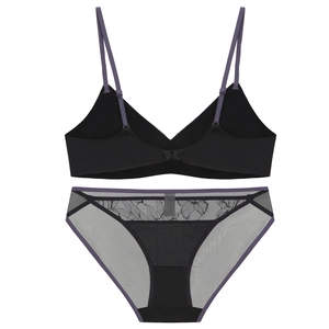 Ensemble de lingerie sexy noir et violet avec soutien-gorge sans armature et culotte en dentelle
