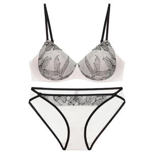 Ensemble de lingerie sexy en dentelle avec soutien-gorge push-up beige et noir