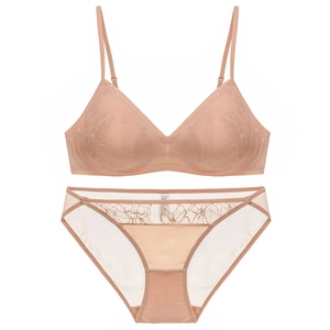 Ensemble lingerie sexy en dentelle nude style français avec soutien-gorge et culotte