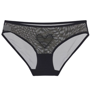 Dettaglio slip in mesh trasparente nero con motivo a cuore e bordi elasticizzati