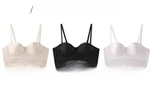 Ensemble détaillé de brassières en dentelle noire, blanche et chair aux motifs floraux