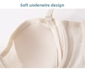 Détail d'un soutien-gorge beige en dentelle avec armatures souples et maille
