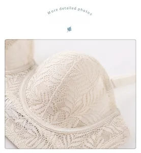 Détail d'un soutien-gorge en dentelle crème avec motifs floraux, armatures et bretelles réglables