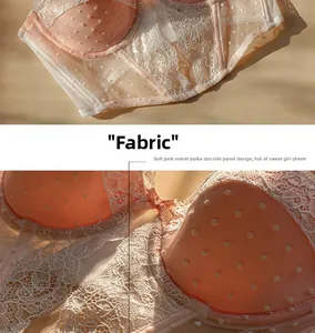 Dettaglio del reggiseno in pizzo rosa con tulle a pois floccati e fiocco decorativo