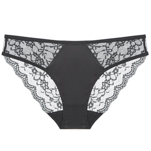 Elegante zwarte kanten damesonderbroek met bloemmotief en puur katoenen kruisje