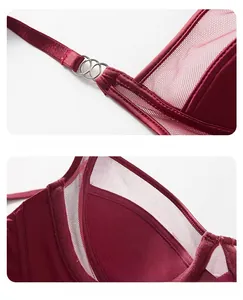 Dettaglio macro del reggiseno rosso scuro con trama a rete e anelli metallici sulle spalline