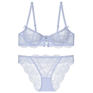 Ensemble de lingerie en dentelle lavande avec soutien-gorge à armatures et culotte