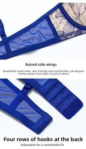 Dettaglio reggiseno in pizzo blu reale con fasce laterali larghe e chiusura a quattro file