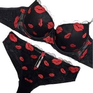 French style black lace lingerie set with red lip embroidery and push-up underwire bra