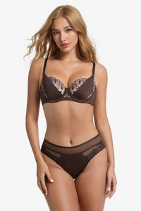 Détail d'un ensemble de lingerie en dentelle marron foncé avec broderie florale fine