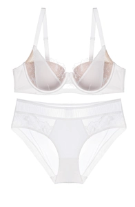 Détails de l'ensemble lingerie en dentelle blanche avec broderie et maille transparente
