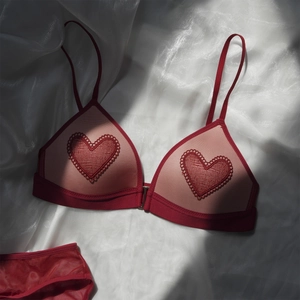 Set reggiseno in pizzo rosso stile francese con ricamo a cuore e chiusura anteriore