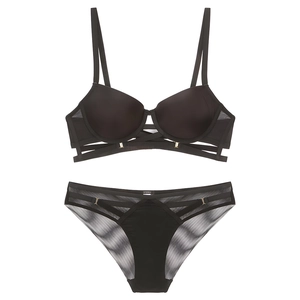 Ensemble soutien-gorge push-up noir sans couture avec lanières croisées et boucle dorée