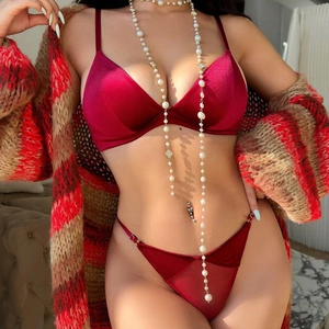Ensemble lingerie velours rouge vin élégant avec soutien-gorge triangle sans couture
