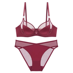 Ensemble de lingerie rouge vin style français avec mesh translucide et bagues argentées