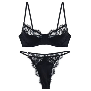 Détails de lingerie en dentelle de cils noire transparente avec bords festonnés et bretelles