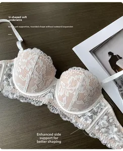 Détail du soutien-gorge en dentelle blanche avec armature souple en U pour un maintien doux