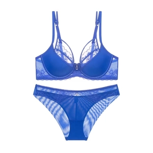 Ensemble de lingerie en dentelle bleu roi avec mesh transparent et détails à lanières