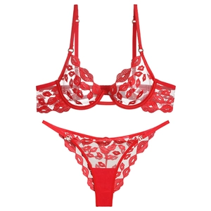 Ensemble lingerie broderie lèvres rouges, soutien-gorge armature et string sexy