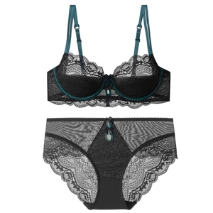 Ensemble de lingerie en dentelle noire de style français avec bordure vert foncé