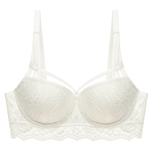 Dettagli ravvicinati del reggiseno in pizzo bianco con spalline incrociate e ampia fascia mesh