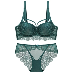 Ensemble de lingerie en dentelle avec soutien-gorge push-up et culotte vert foncé