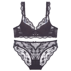 Ensemble de lingerie en dentelle florale violette avec soutien-gorge à armatures
