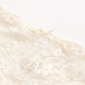 Culotte sexy en dentelle ivoire à taille basse avec mesh floral et petit nœud satiné