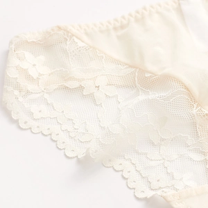 Culotte sexy en dentelle florale de style français en beige avec broderie en maille