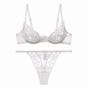 Ensemble de lingerie en dentelle florale blanche avec soutien-gorge souple et string
