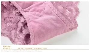 Détail d'une culotte en dentelle rose avec une doublure d'entrejambe en coton doux