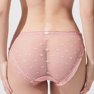Culotte en maille rose transparente avec motifs cœurs et bordures élastiques femme