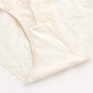 Culotte française en dentelle fleurie blanc crème avec doublure en coton respirant