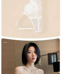 Détail de soutien-gorge en dentelle blanche florale avec bretelles réglables