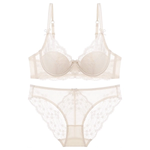 Ensemble de lingerie chic en dentelle crème de style français avec soutien-gorge à armatures