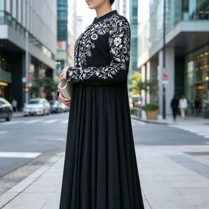 Elegante zwarte maxi-jurk met lange mouwen en zilveren bloemenborduursel voor moslimmode