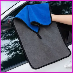 Detail of the thick microfiber car wash towel with blue and gray double-sided design