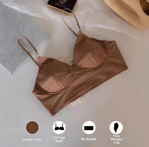 Détail du soutien-gorge sans armature marron café avec bonnets 3/4 fins et texture soyeuse