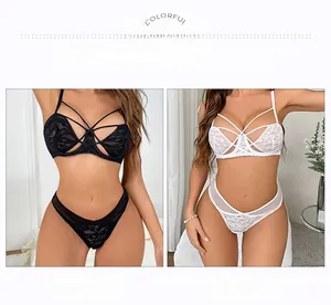 Ensemble de lingerie en dentelle avec soutien-gorge à lacets et culotte assortie