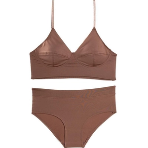 Ensemble lingerie marron sans coutures avec soutien-gorge sans armature et culotte