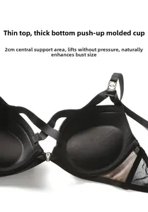 Dettaglio del reggiseno push-up con imbottitura di 2 cm e ali in rete nera