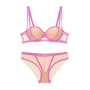 Dettaglio del set di lingerie in mesh beige con bordi a contrasto rosa neon vibrante