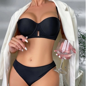 Seamless black push-up lingerie set with rectangular cutout and matching panties