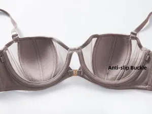 Dettaglio reggiseno color talpa senza cuciture con fibbia anteriore antiscivolo e rete