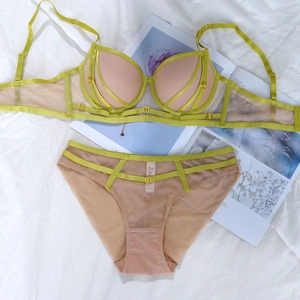 Ensemble lingerie vert néon et beige avec boucles dorées et soutien-gorge push-up